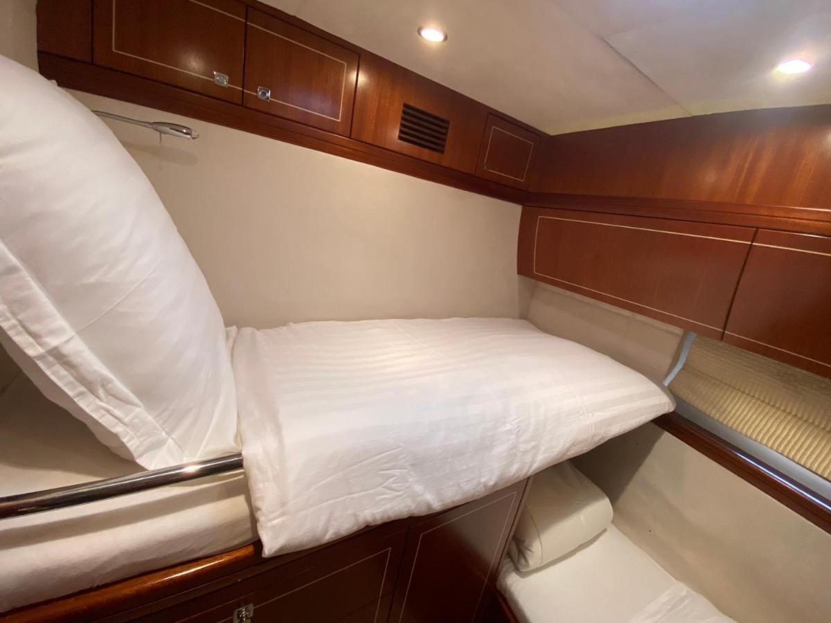Hotel Yacht In Barcelona Sant Adrià de Besòs Esterno foto